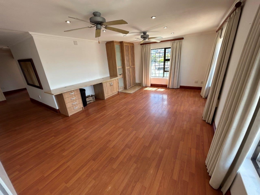 9 Bedroom Property for Sale in Wavecrest Eastern Cape